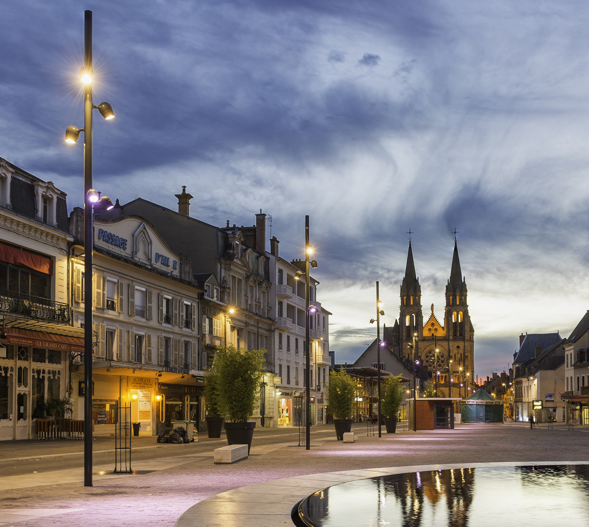 Éclairage du centre ville de Moulin avec les luminaires Olivio