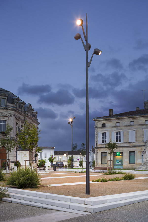 Éclairage du centre ville de Coutras avec les lampadaires Olivio et Discera