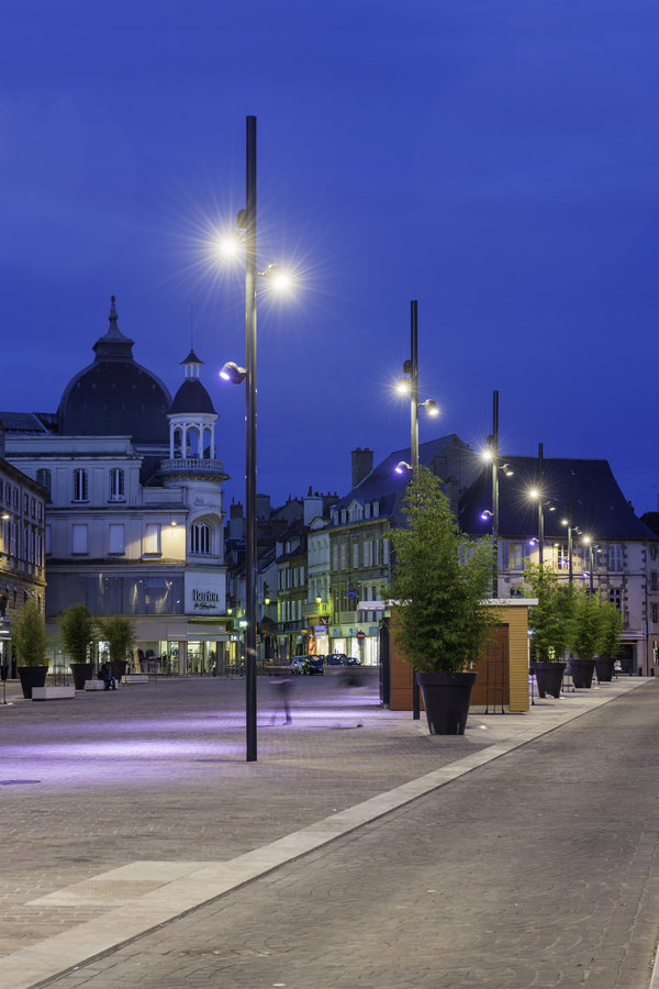 Éclairage du centre ville de Moulin avec les luminaires Olivio