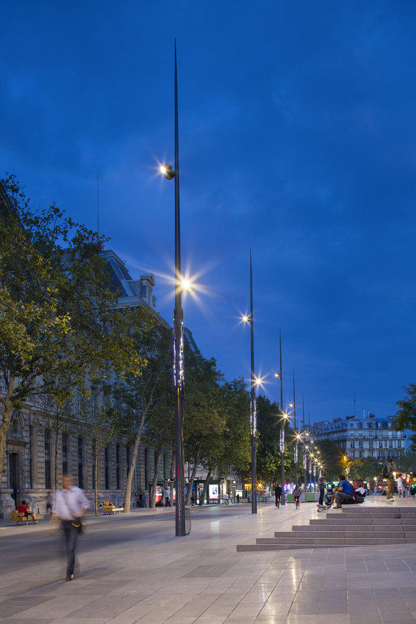 Éclairage de la Place de la République à Paris avec les luminaires Olivio