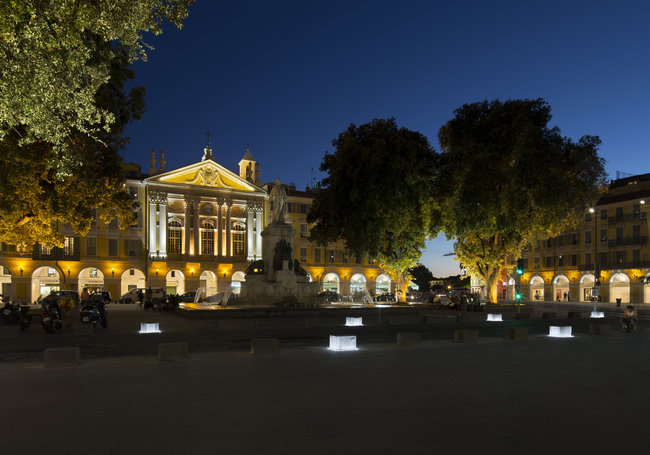 Éclairage de la Place Garibaldi à Nice avec les luminaires Ariana