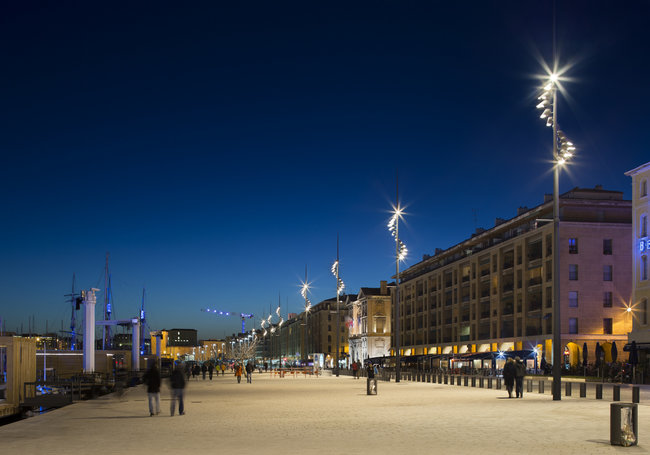 Éclairage du port de Marseille avec les luminaires Olivio