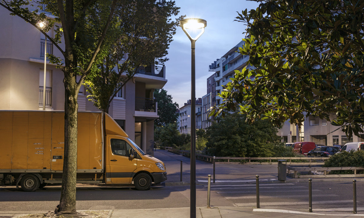 Éclairage des rues de Villeurbanne avec les lampadaires LED Astro