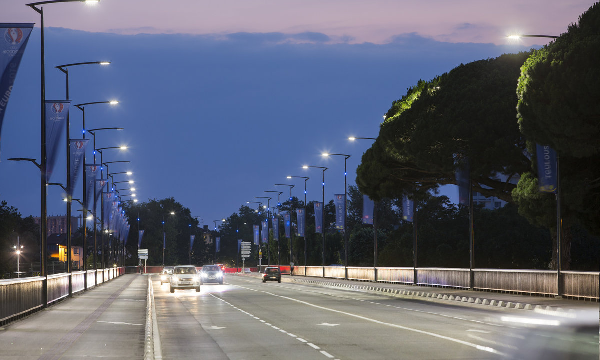 Éclairage des rues de Toulouse avec les lampadaires LED Avanza