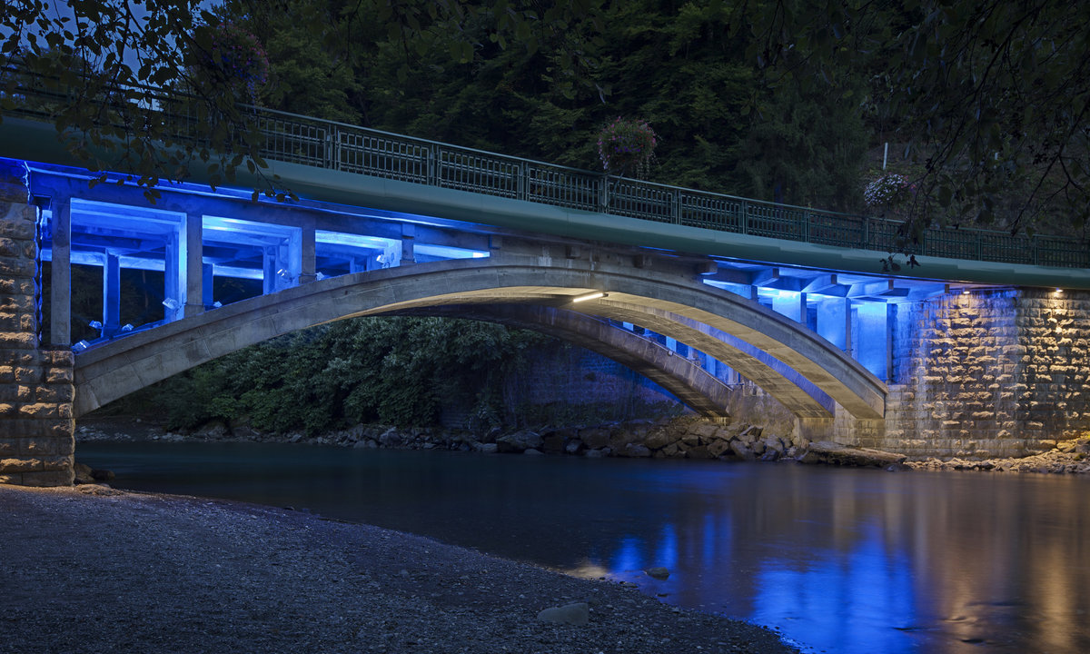 Éclairage du pont du Giffre avec les projecteurs Lumera
